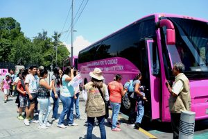 turistas-sonrisas-por-tu-ciudad